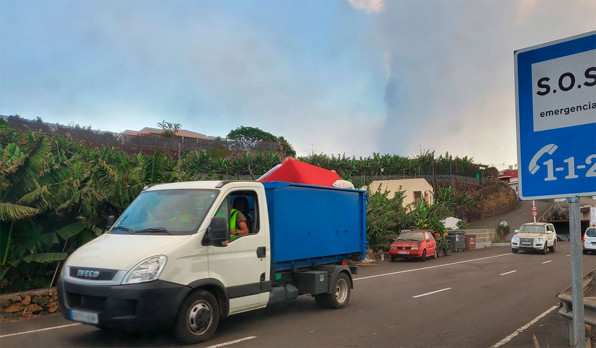 Evacúan toda La Laguna (La Palma) debido al avance de la colada