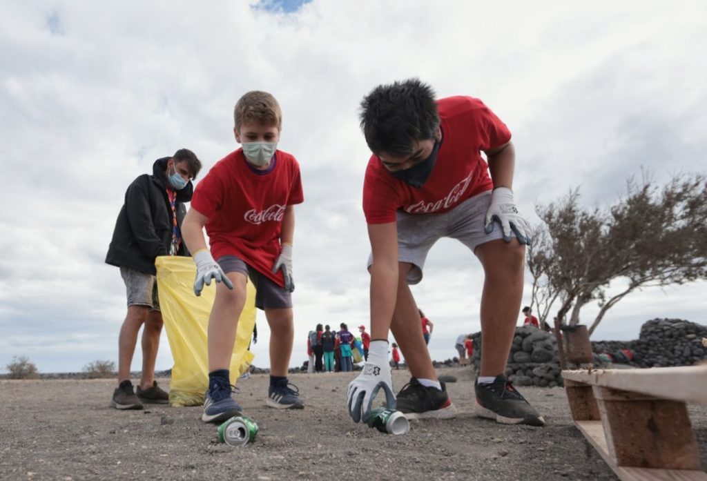 Mares Circulares de Coca-Cola congrega a más de 100 voluntarios para limpiar la playa del Socorro en Güimar