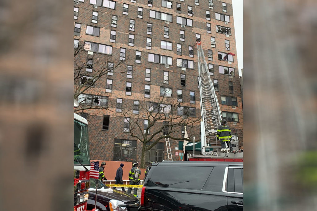 Mueren al menos 19 personas, entre ellas nueve niños, en el incendio de un edificio en Nueva York