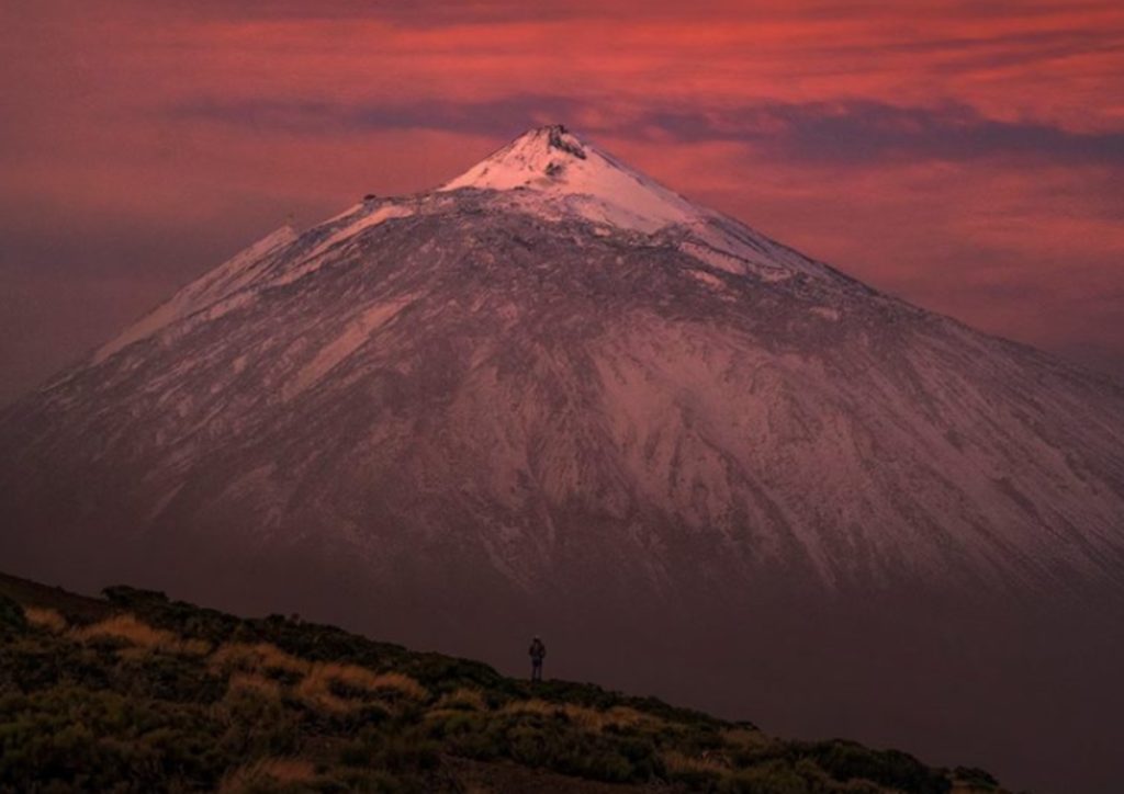 Imagen espectacular del amanecer en el Teide este martes, 19 de enero de 2022. Imanol Zuaznabar