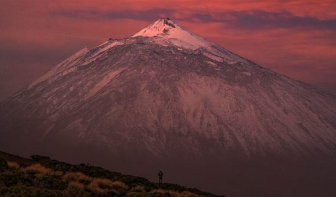 Imagen espectacular del amanecer en el Teide este martes, 19 de enero de 2022. Imanol Zuaznabar