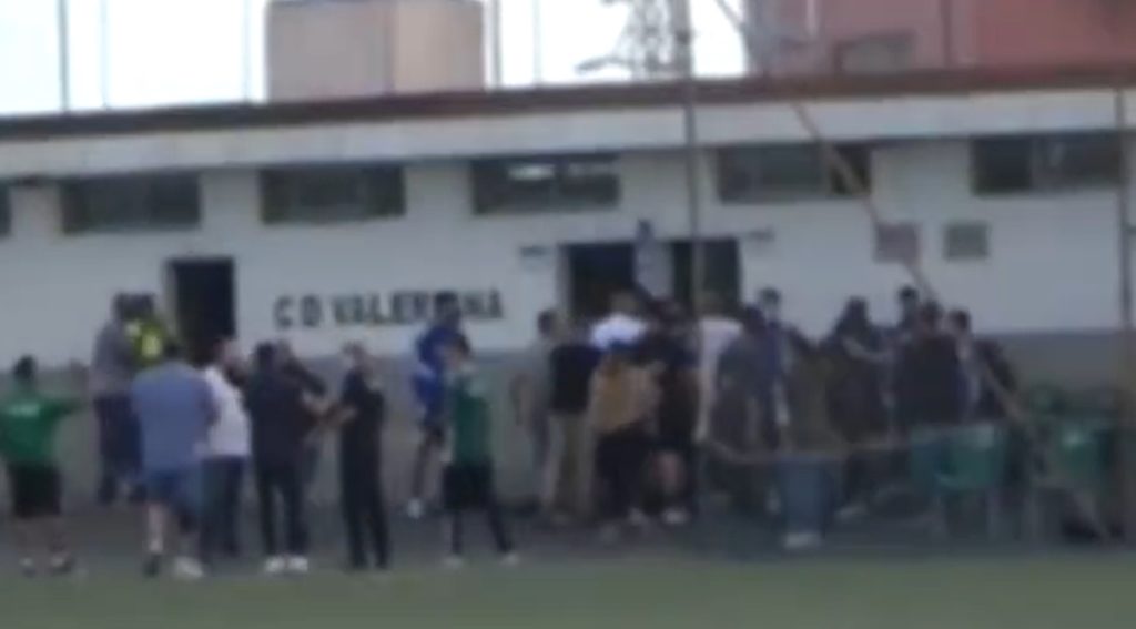 'Trifulca' multitudinaria en un partido de cadetes en Tenerife
