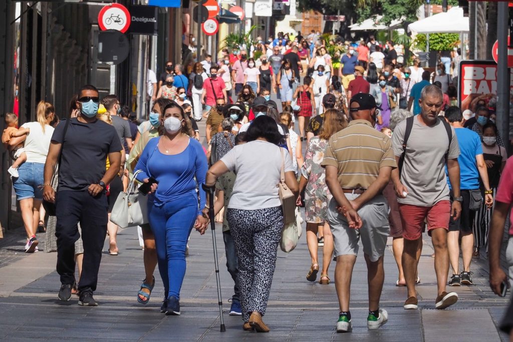 Canarias registró 6.769 positivos, 1.671 más que el día anterior, de ellos 3.431 en Tenerife. DA