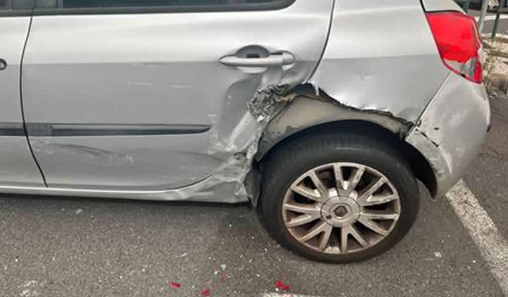 golpeó a un coche en Tenerife