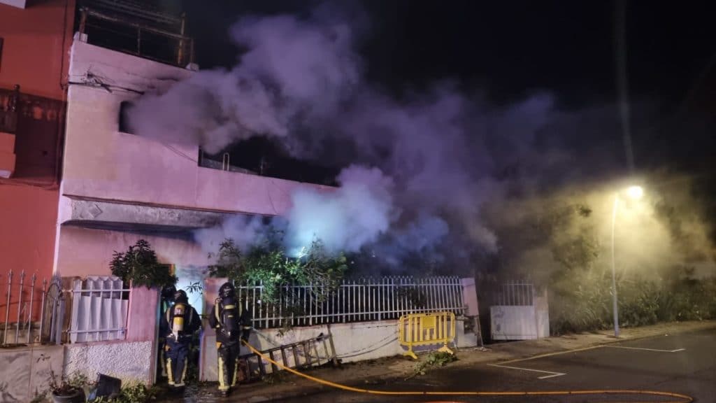 Incendio en una casa abandonada en La Laguna que perteneció a una enferma de Diógenes
