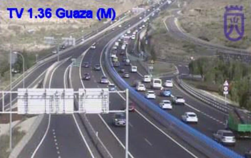 Colapsos en las autopistas de Tenerife por dos colisiones