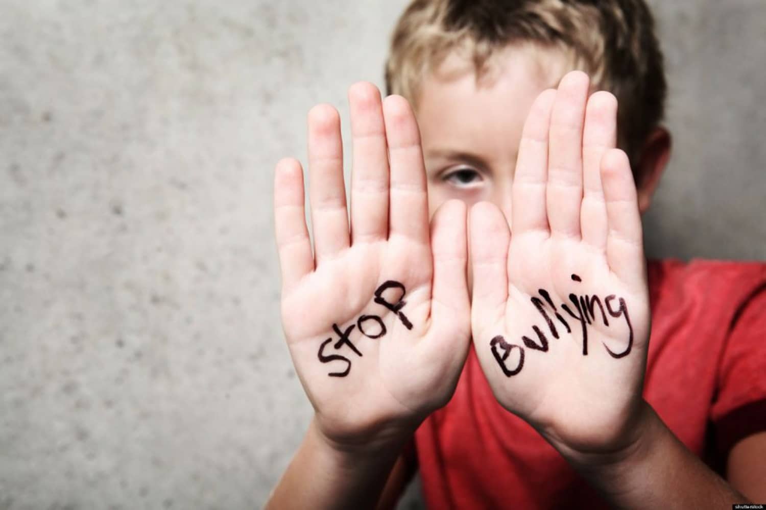 Esto es lo que debes hacer si tu hijo hace o sufre acoso escolar