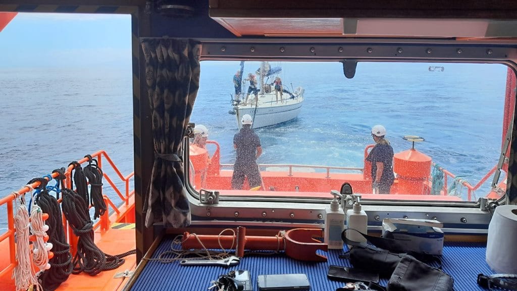 Velero a la deriva en Masca. Salvamento Marítimo