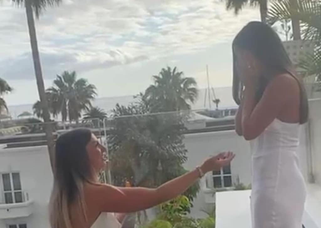 Dos estrellas de fútbol se piden matrimonio en Tenerife