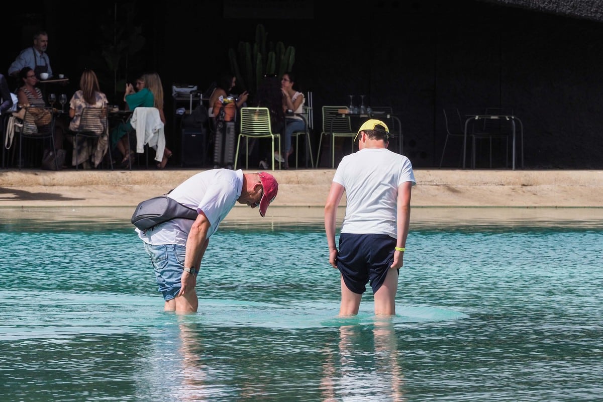 Sanidad prolonga los avisos de riesgos para la salud por calor en Canarias