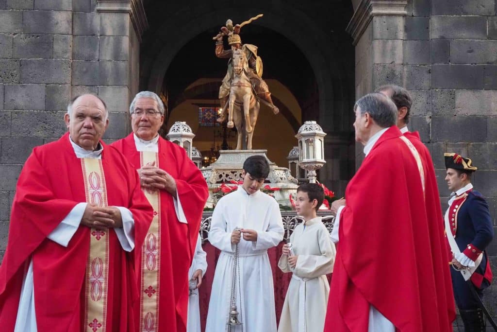Los actos con los que se cerró el 225 aniversario de La Gesta se cerraron con diversos homenajes a los caídos y la procesión de Santiago Apóstol. Sergio Méndez