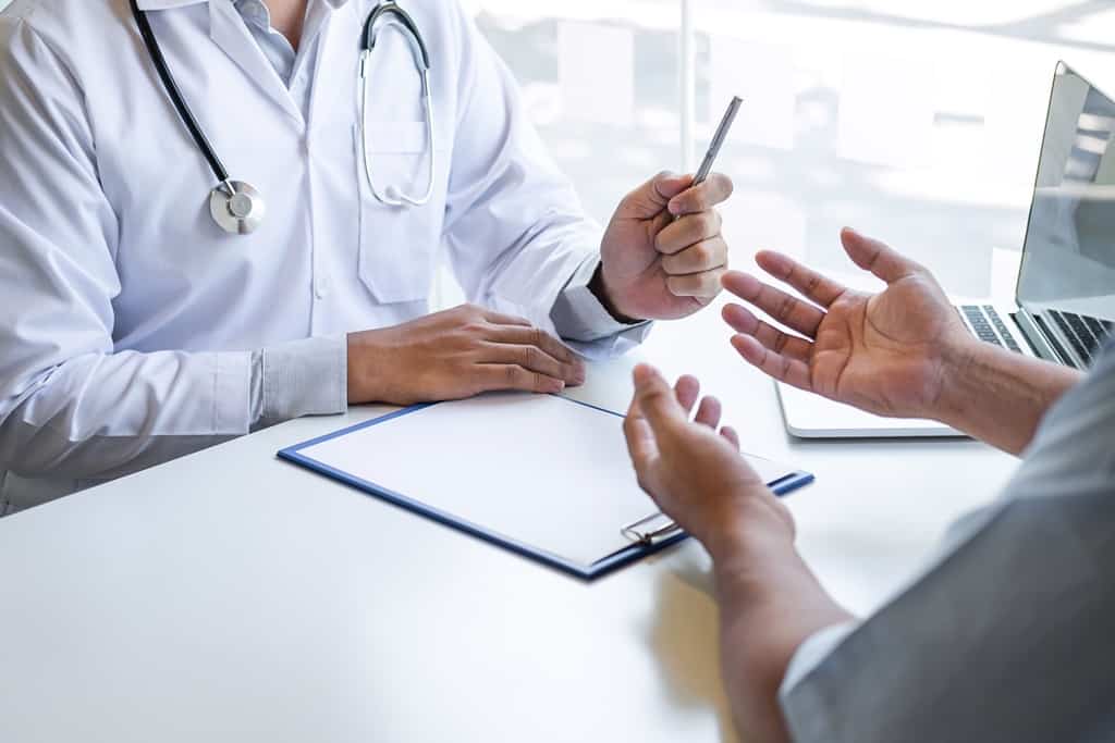 "Practicaba exploraciones vaginales o mamarias sin justificación": cárcel para un médico por abusos sexuales en Canarias