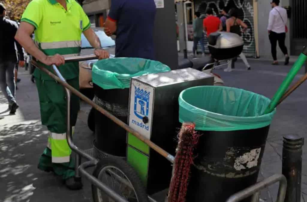Muere un barrendero tras sufrir un golpe de calor: su temperatura corporal era de 41,6º