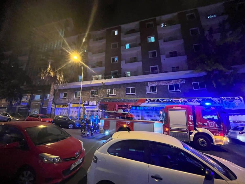 Susto en Santa Cruz por la caída de cascotes desde un edificio