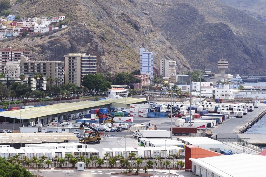 Encuentran a dos polizones en el muelle de Santa Cruz de Tenerife