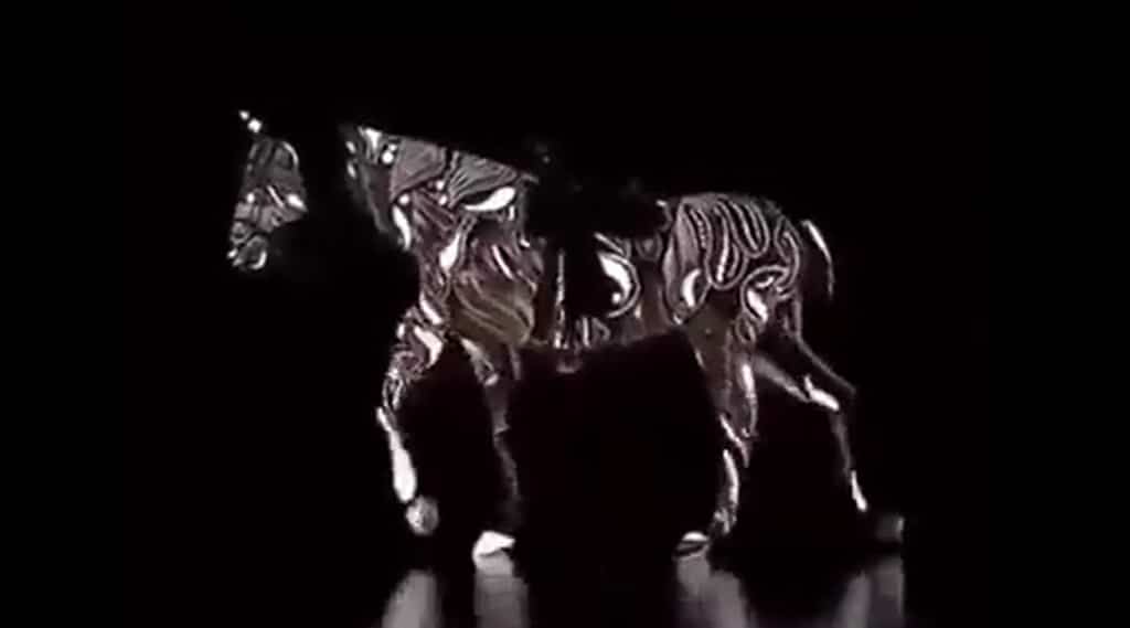 ¿Hacia dónde se mueve el caballo? El reto viral que vuelve este verano