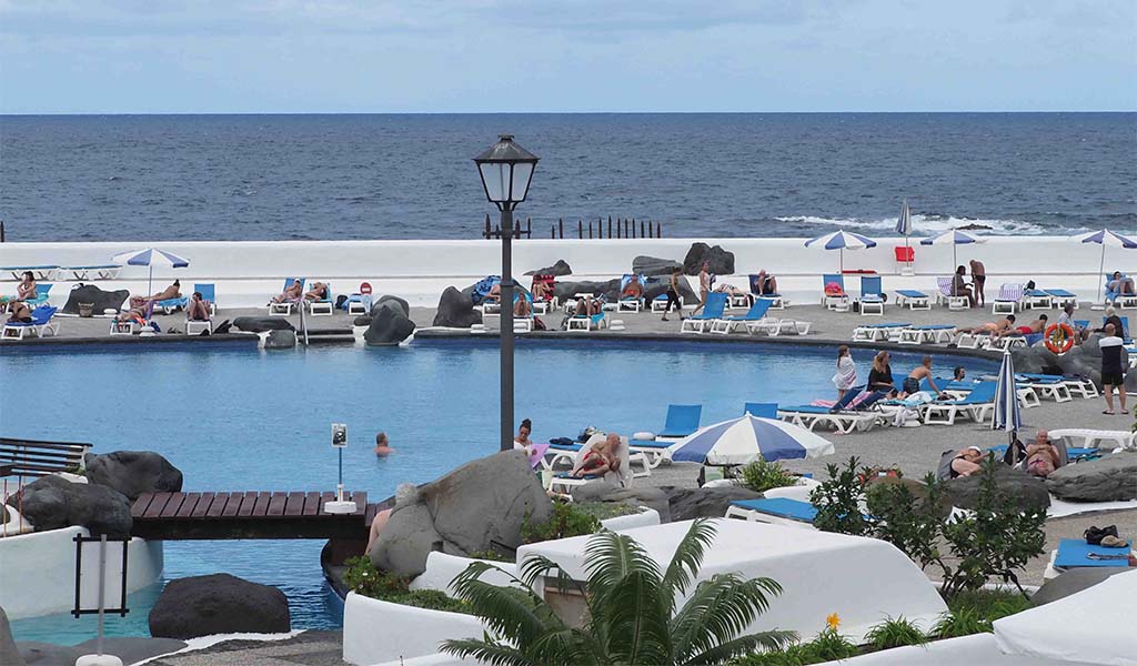 ir al lago martianez entre las cosas que hacer con niños en tenerife