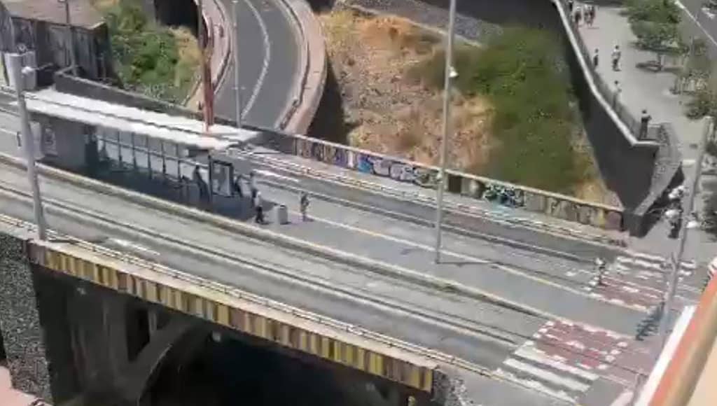 Muere tras precipitarse desde el puente Zurita