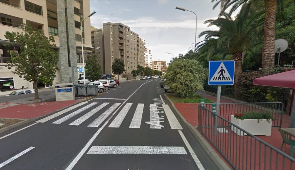 Los Bomberos hallan a un varón fallecido tras extinguir un incendio en una vivienda en La Palma