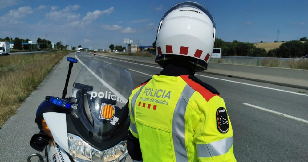 Embiste a ocho ciclistas y se da a la fuga: dos han muerto