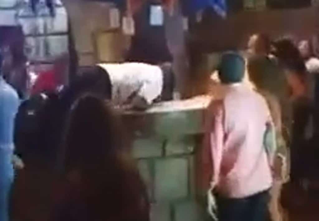 A botellazos y puñetazos en una fiesta en el sur de Tenerife