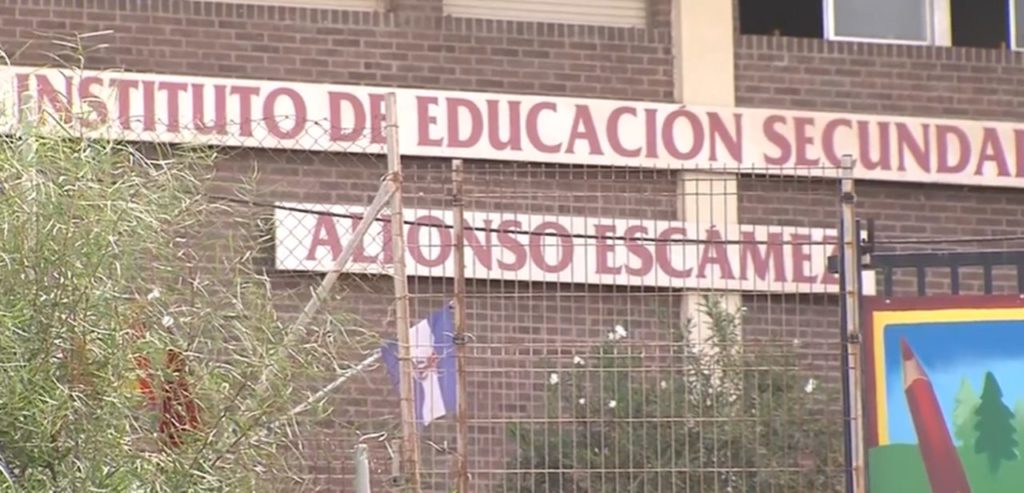 Apuñala por la espalda a un compañero de instituto
