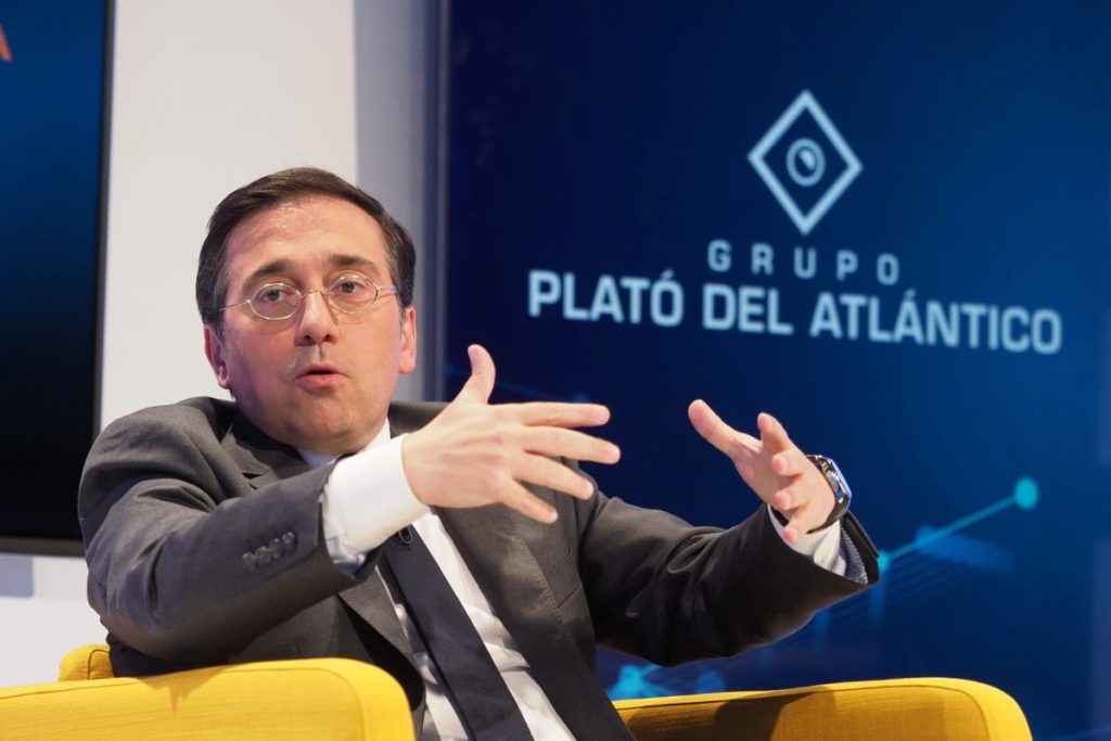 Albares exige a Feijóo que "desautorice" a Ayuso tras comparar a Sánchez con el "régimen" de Nicaragua