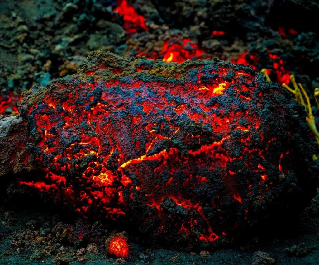 El 'huevo de dragón' captado por un de Medio Ambiente en la erupción de La