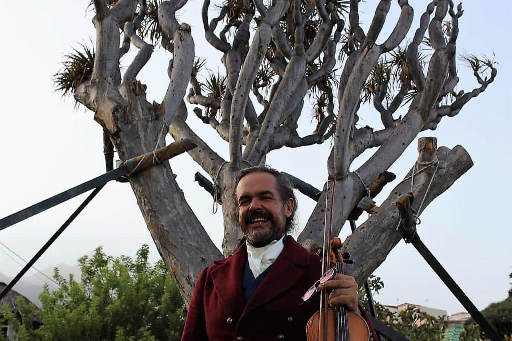 Mario, violinista que salvó un drago de 130 años en Tenerife