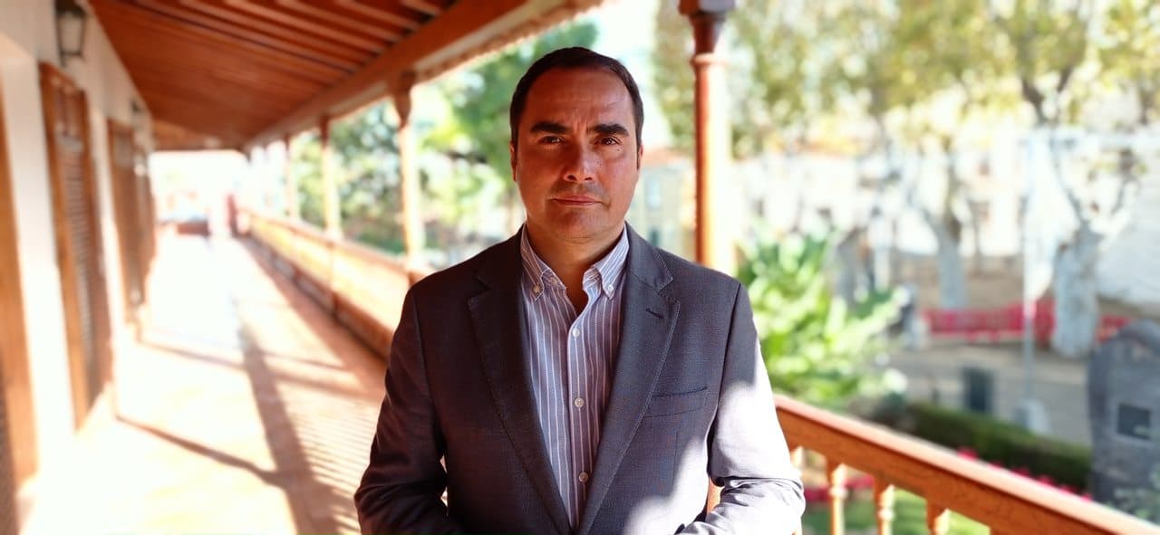 El regidor considera que el PSOE local también tendría que reclamar lo que merece el municipio.