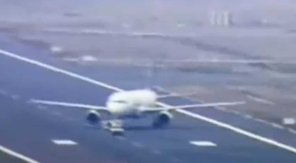 Susto en Lanzarote por un avión que se quedó parado en medio de la pista