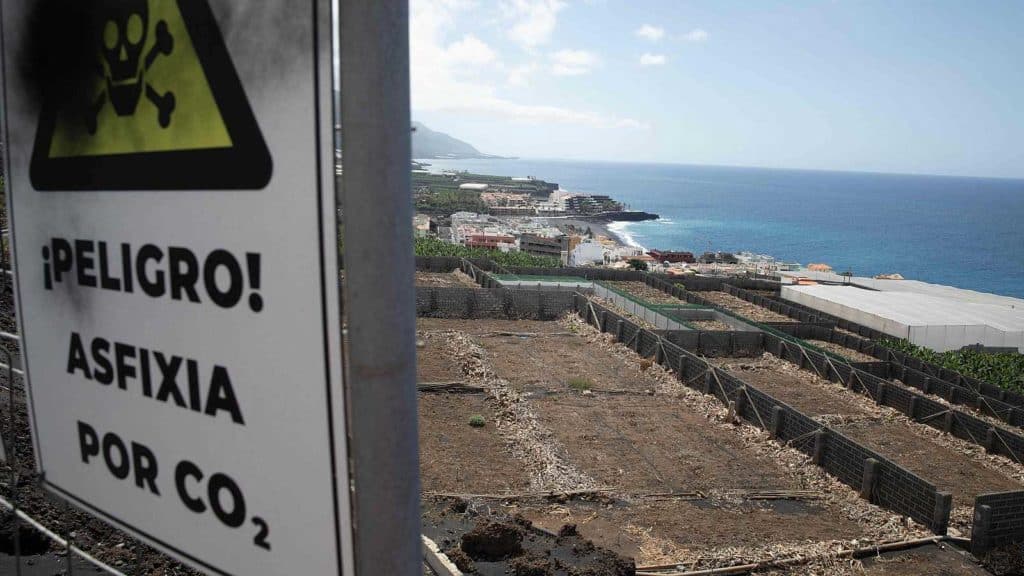Piden desactivar la alerta por gases en Puerto Naos y La Bombilla