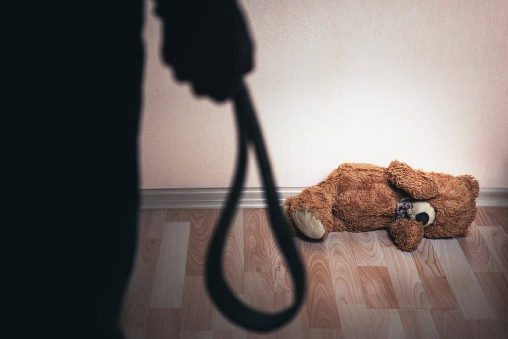 16 años para los acusados de la Casa de los Horrores de Gran Canaria: violaron, apalizaron y vejaron a su hija de 3 años