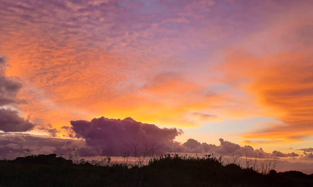 Las imágenes del intenso amanecer que este lunes enamoró a Tenerife