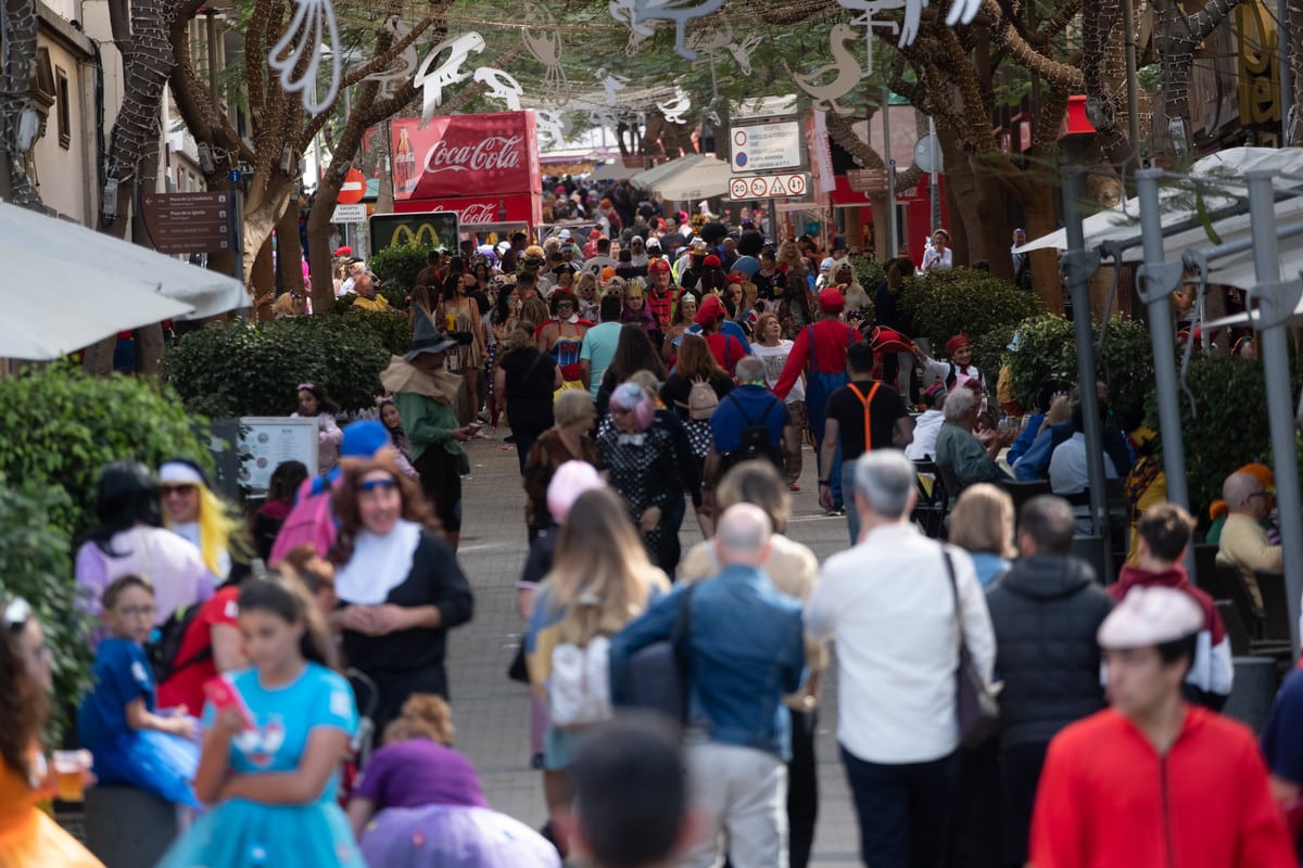Lleno absoluto en los restaurantes de Santa Cruz en el Carnaval de Día