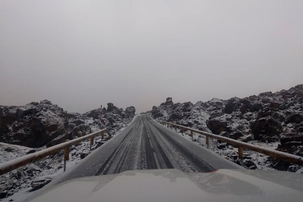 Placas de hielo en las carreteras de acceso al Teide
