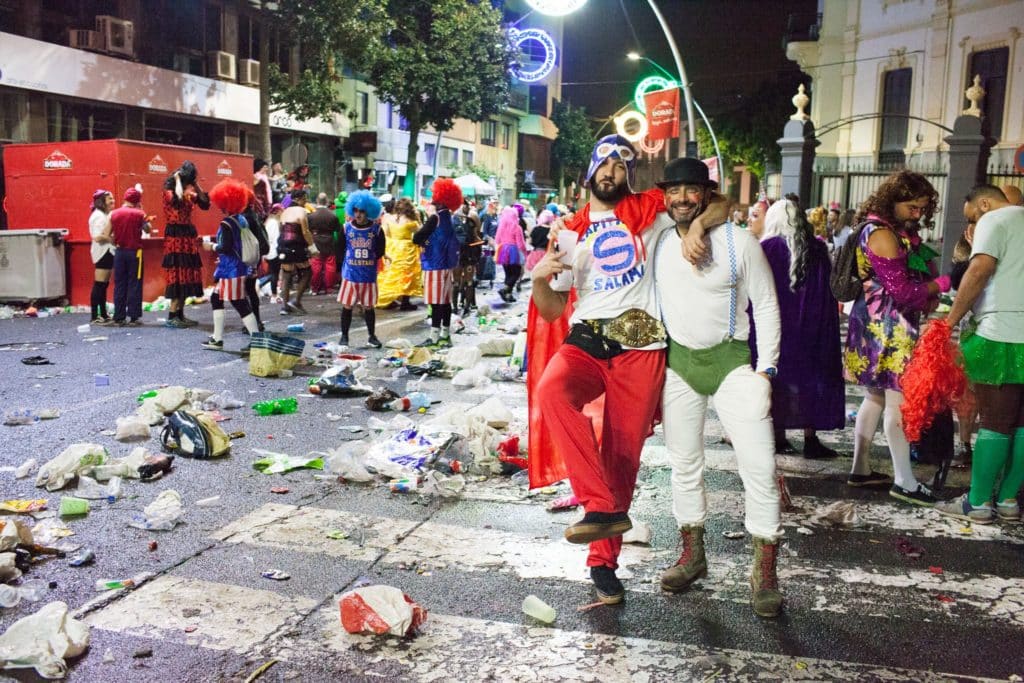ziREjA vuelve a fotografiar la cara más amarga del Carnaval de Santa Cruz de Tenerife. | ziREjA