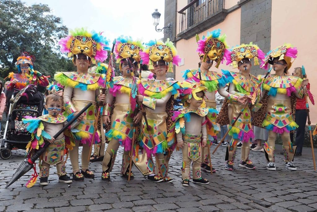 El Carnaval Cultural de La Laguna desborda las calles y reúne a más de 12.000 personas