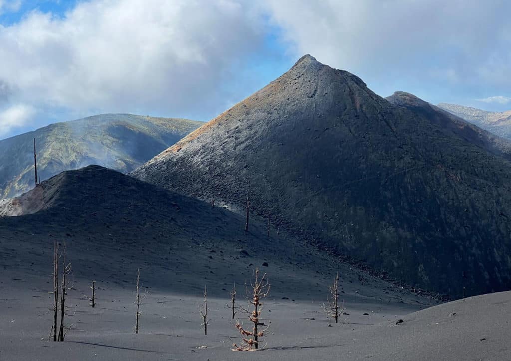 La fotografía del volcán de La Palma, considerada una de las mejores del mundo, fue tomada por un canario con su móvil
