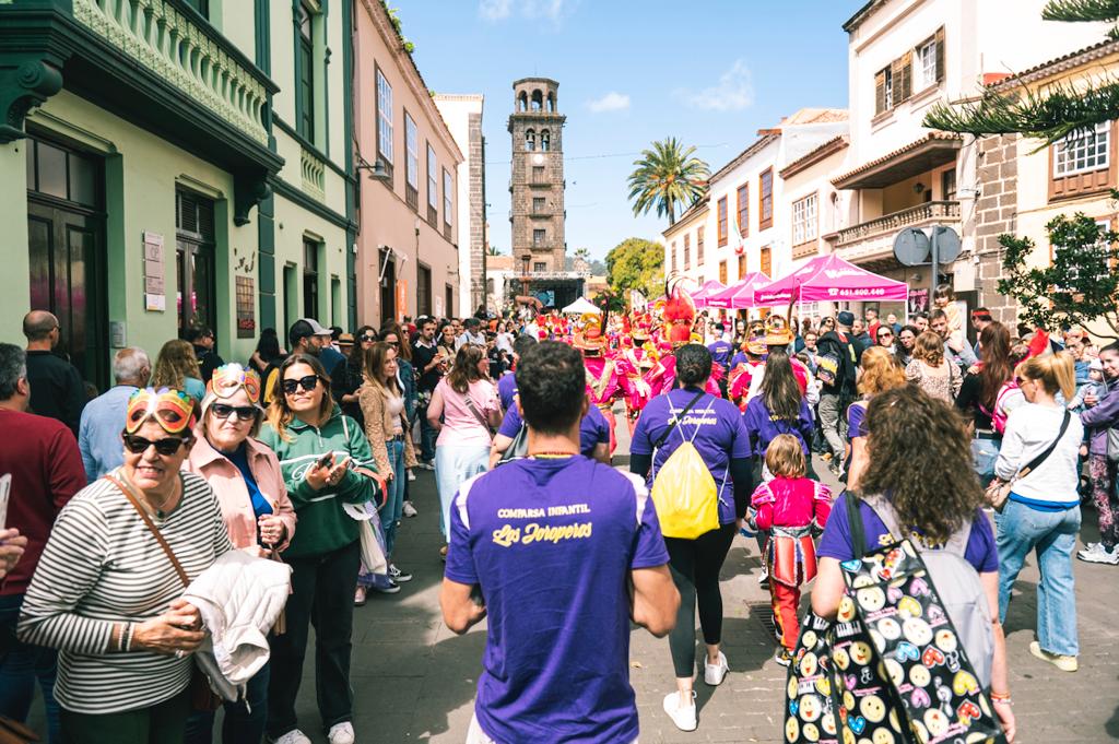 El Carnaval Cultural de La Laguna desborda las calles y reúne a más de 12.000 personas