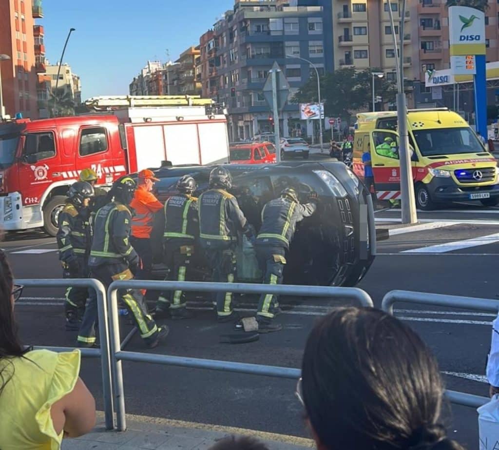 Herida grave tras el vuelco de su vehículo en Santa Cruz de Tenerife