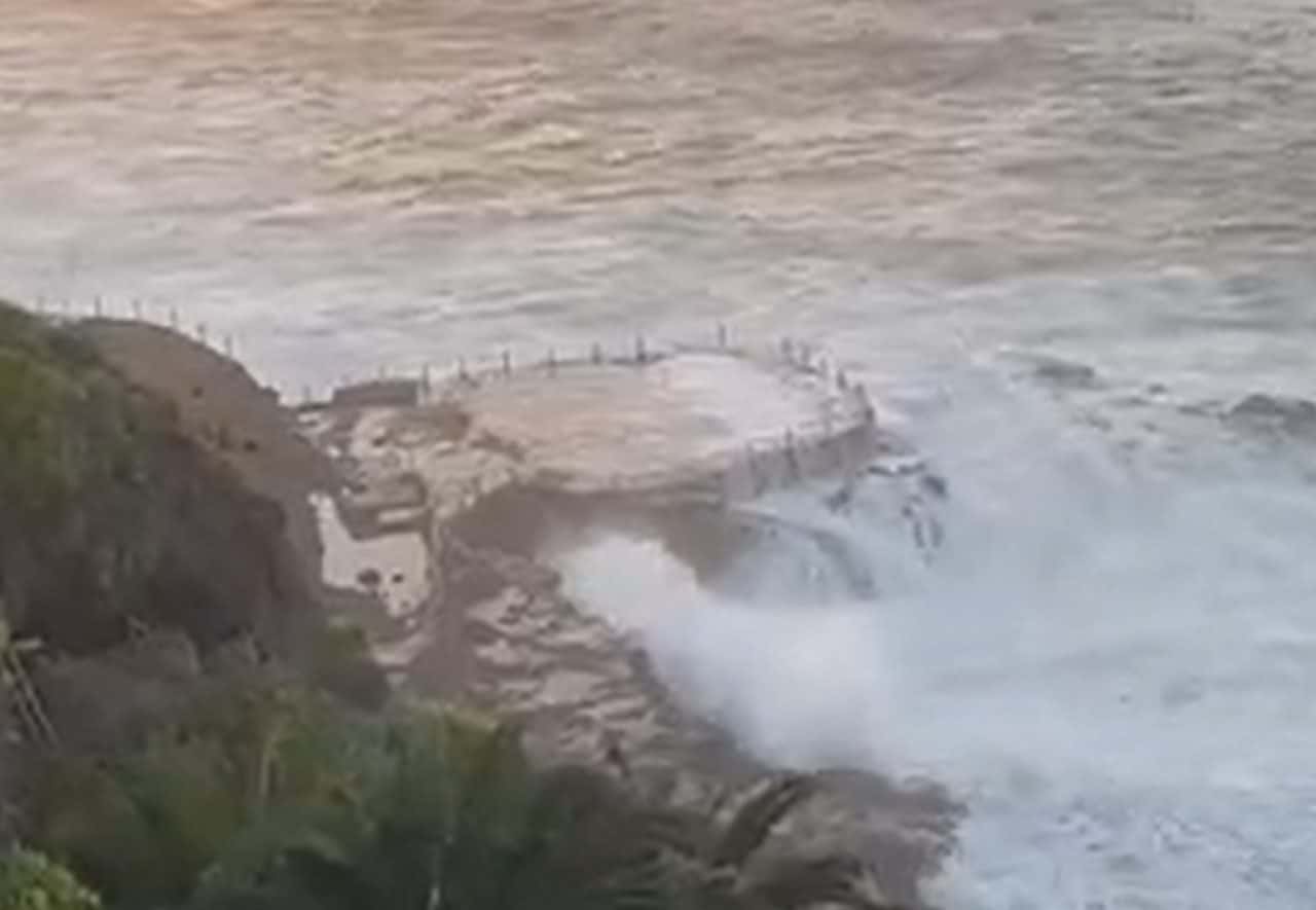 Así suena el impresionante bufido de las olas en el Puerto de la Cruz