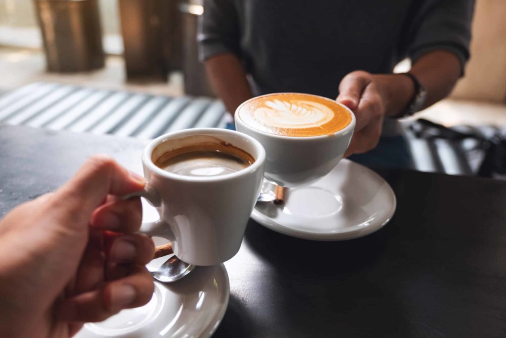 Los beneficios de beber café para personas mayores
