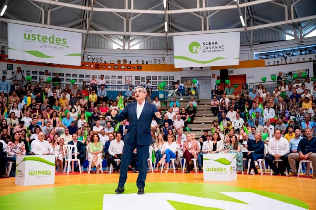 Román Rodríguez apuesta por “avanzar, sin mirar atrás, para construir juntos” el futuro para Canarias
