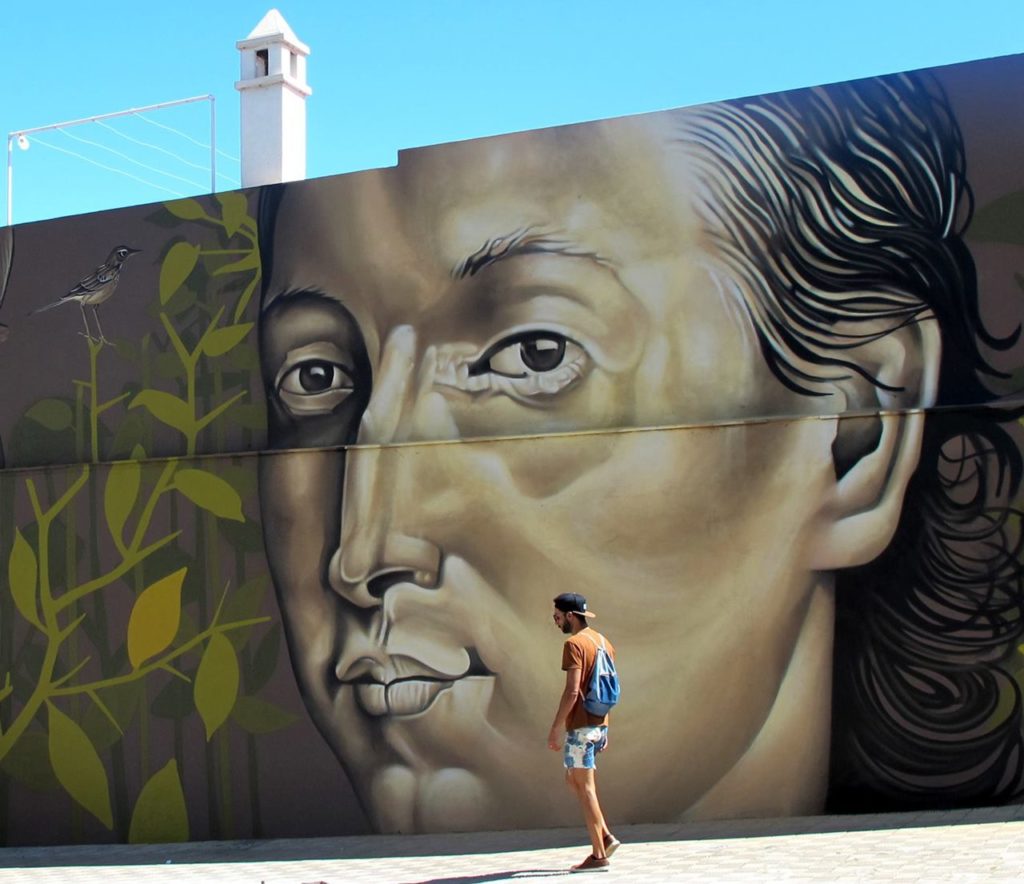 Mural de Sabotaje al Montaje en la Avenida de Canarias, en el que se ve el rostro de José de Viera y Clavijo, uno de los vecinos más ilustres de Los Realejos. DA