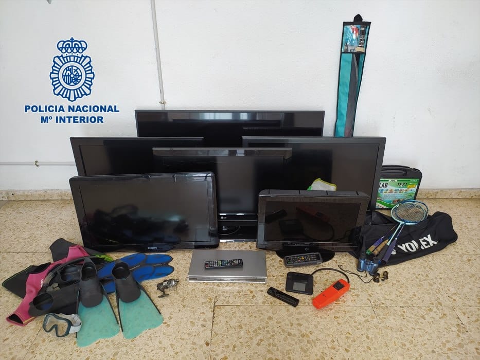 Detienen a dos personas en Santa Cruz de Tenerife por vender objetos robados en internet