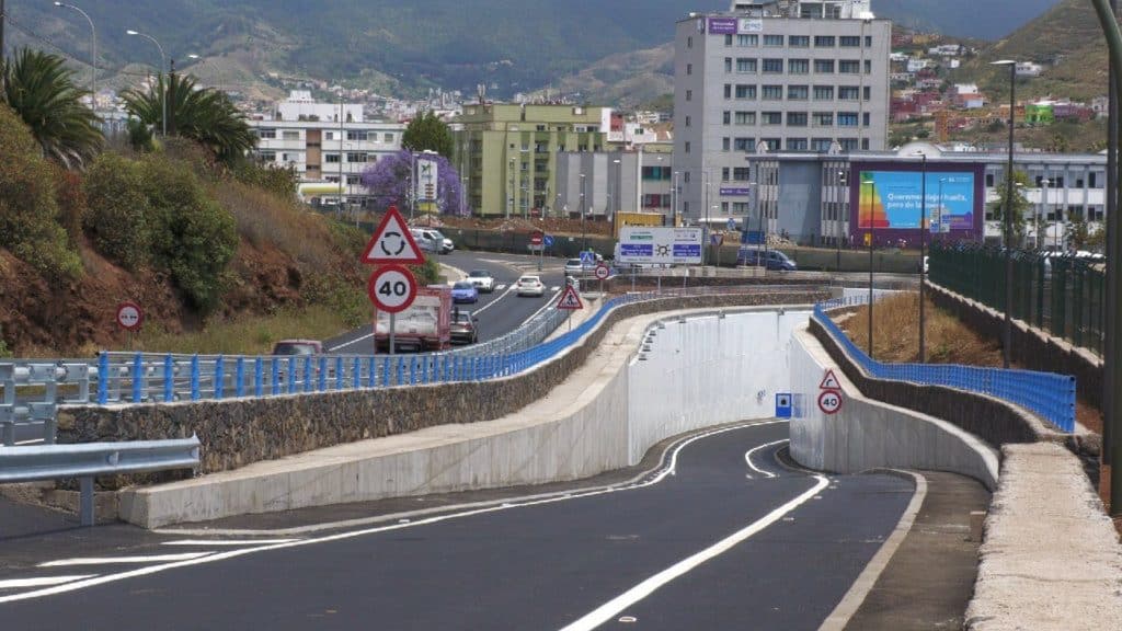 Se abre al tráfico el túnel que une la carretera de La Esperanza con la TF-5