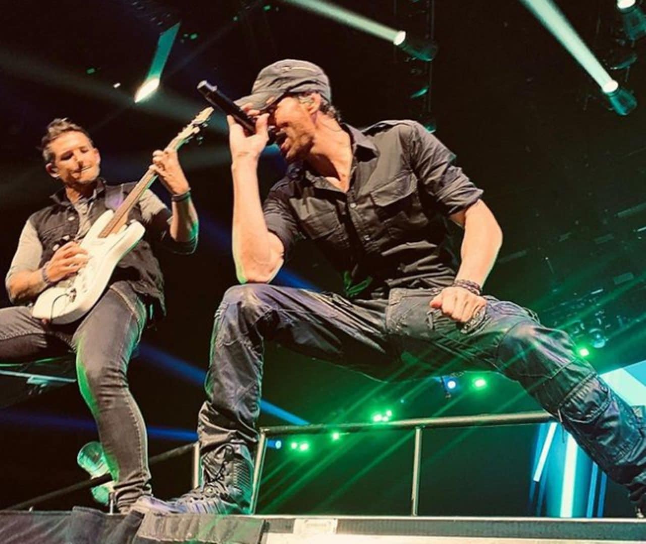Enrique Iglesias anuncia que sufre un problema de salud importante