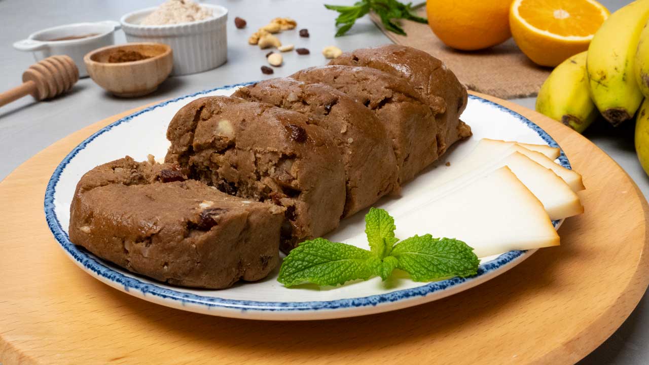 La pella de gofio más original, con queso y matices de naranja