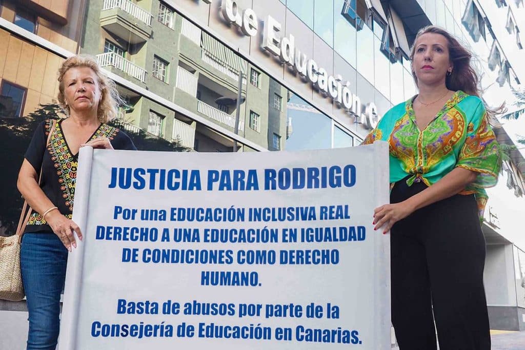 Lorena vuelve a exigir que su hijo acuda a su colegio en Las Zocas
